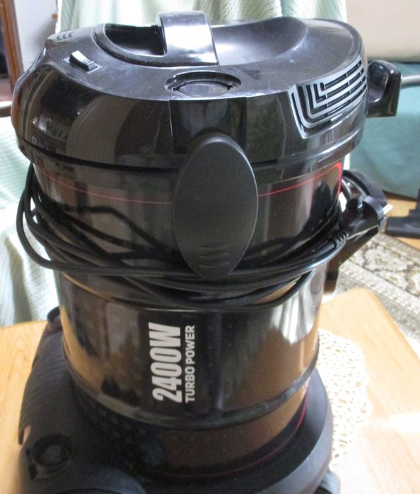 Aspirator Turbo Zilan ZLN2006 - putere 2400W, capacitate 21 L, fara sac, functie suflare