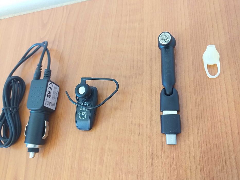 2 Handsfree/casca cu bluetooth noi,cu conectare,prindere etc.Model BH4