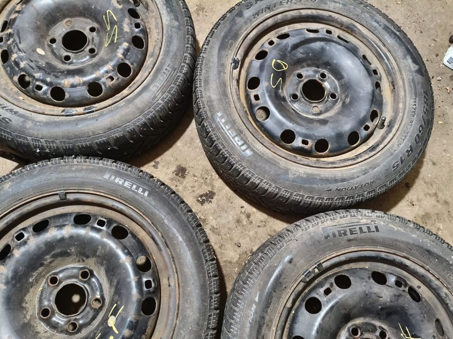 Vand 4 jante otel R15 cu cauciucuri Pirelli M+S iarna,stare buna