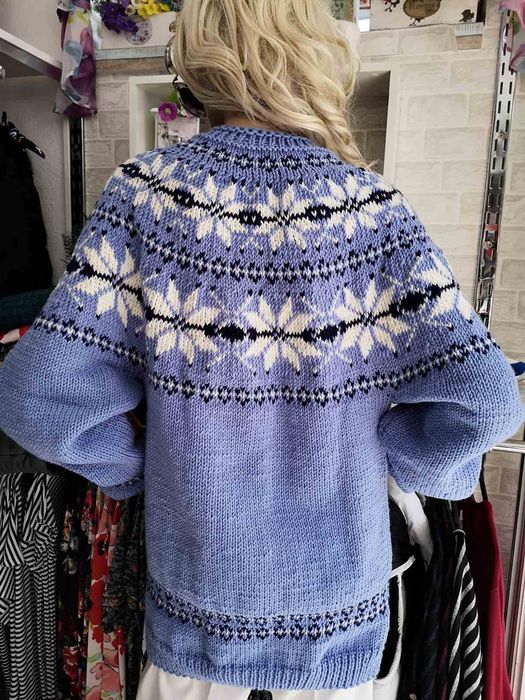 Ръчно изплетени пуловери