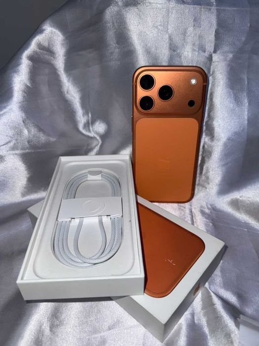 IPhone 17 pro 256 gb (только е-sim)   лот 123\1451