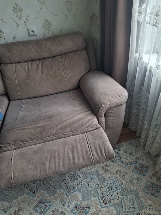 Продам диван с креслом