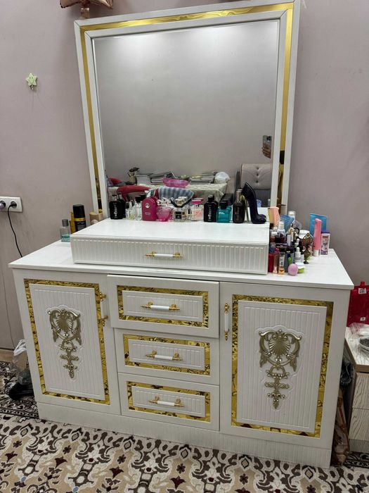 Premium dressing table