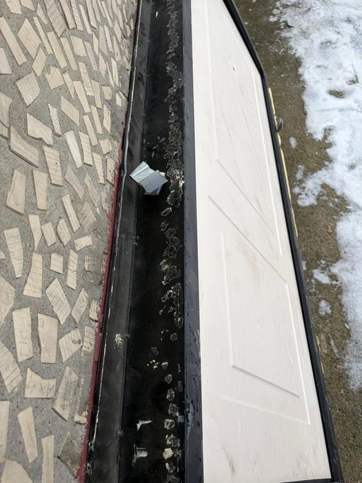 Продам входную дверь. Наружная