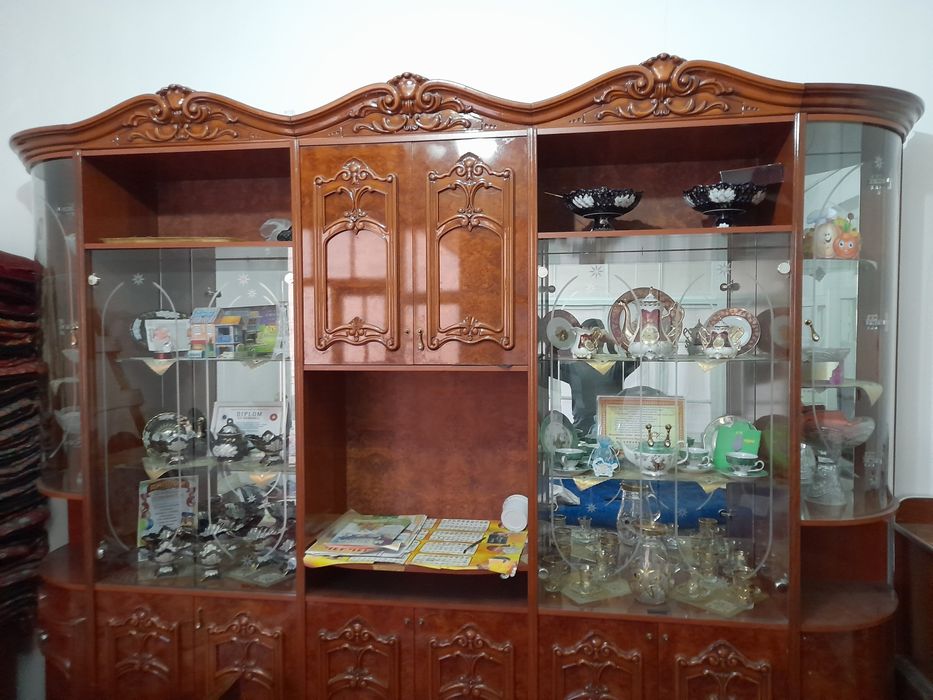 Сервант сотилади