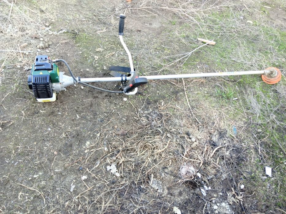 Бензотриммер новый 52м³