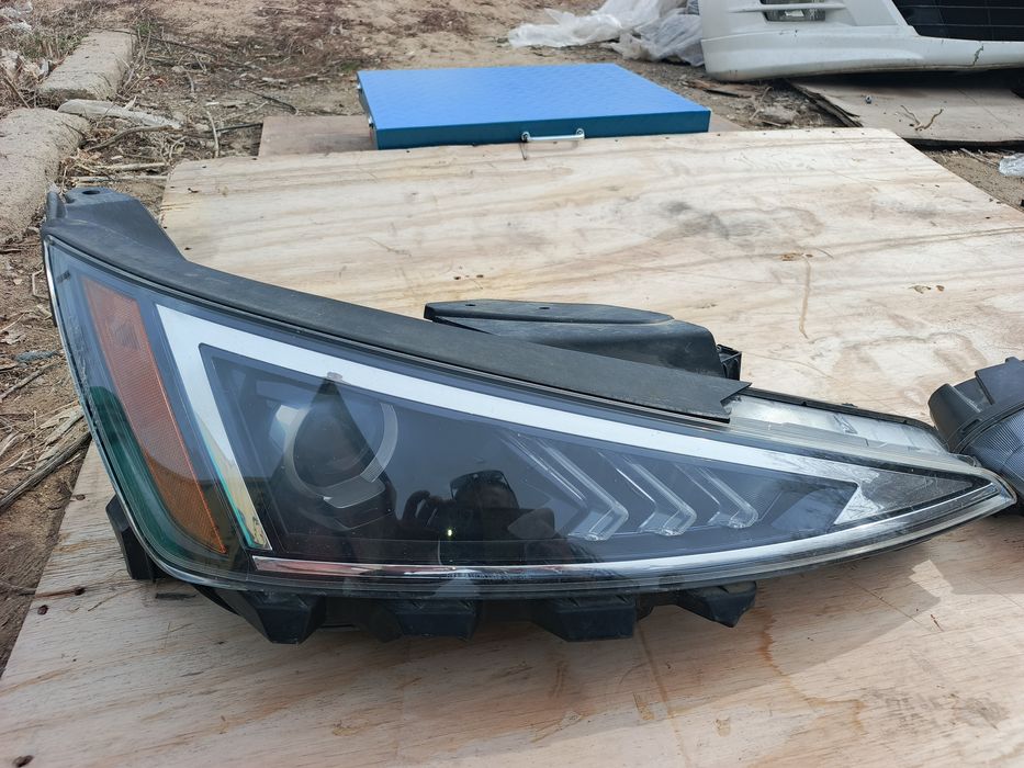 Фара Hyundai Elantra 2018-20