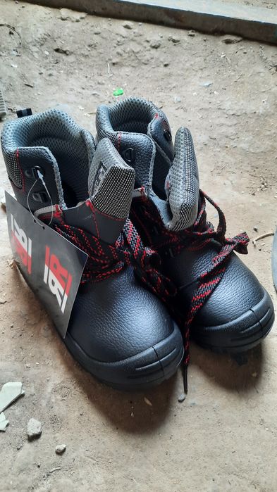 Продам рабочие ботинки