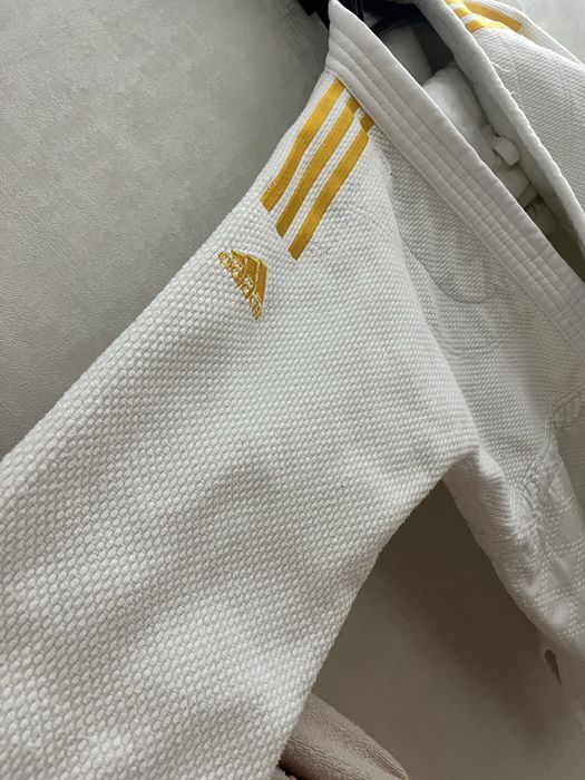 Продаю кимоно адидас для дзюдо