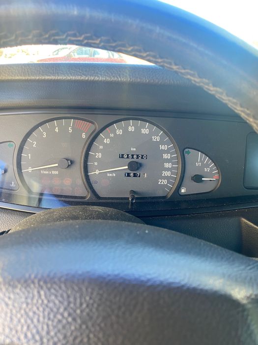 Продавам автомобил