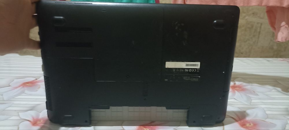 Noutbuk SAMSUNG DD3, operativka 4g, xotira 500g