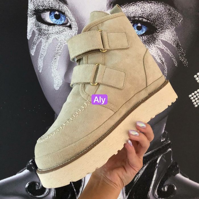 Adidasi unisex și ugg-uri