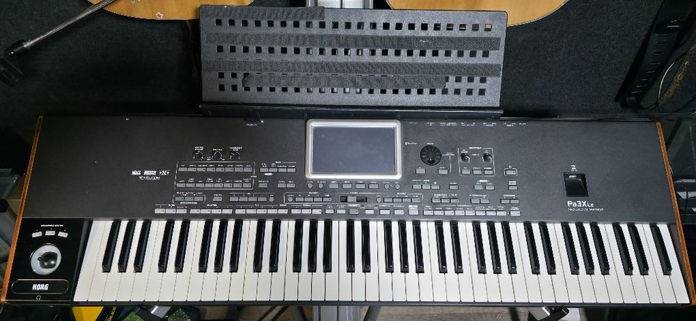Korg PA 3Le 67 clape cu stativ pt doua clape