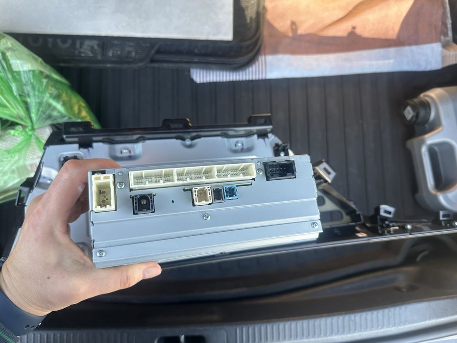 Продам магнитолу на camry 70