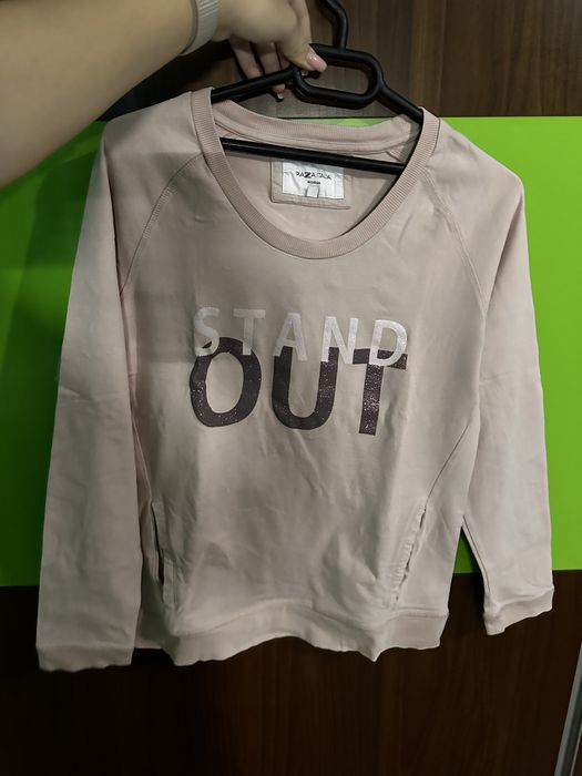 Дамски дрехи  – горнища, спортна рокля и тениска