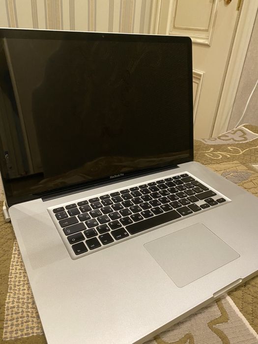 Macbook pro 17 inch late 2011