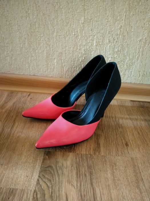 Туфли женские. С закрытым  и открытым носом.