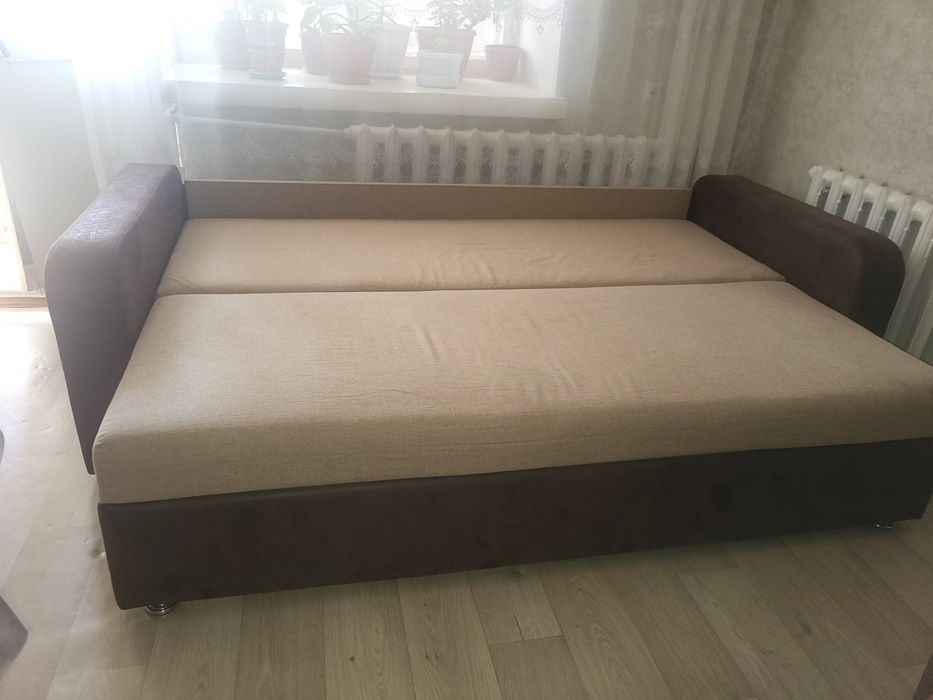 Продам два дивана не дорого.