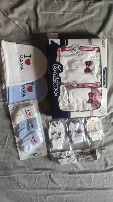 Costum nou nascut botez bebe baiat caciulite sosete manusite brodate