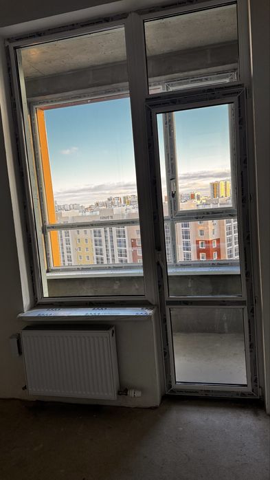 Пластиковое окно и дваерь б/у