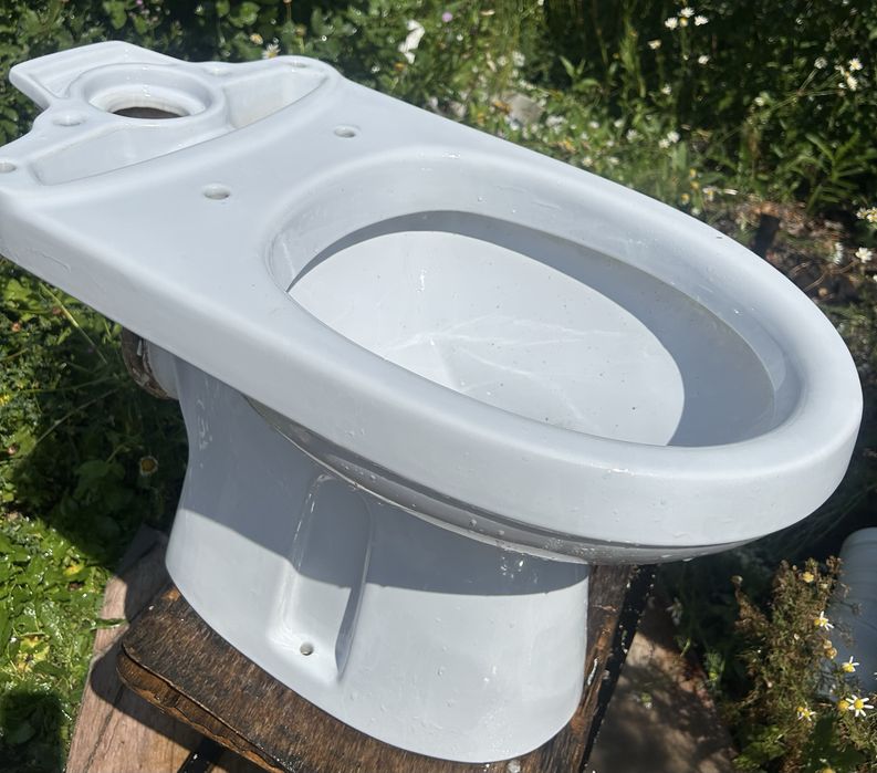 Продам унитаз без бачка