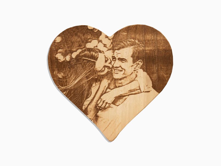 Гравирана снимка върху дърво Сърце, Подарък за Рожден ден, Имен Ден
