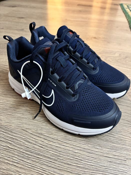 Кроссовки новые Nike