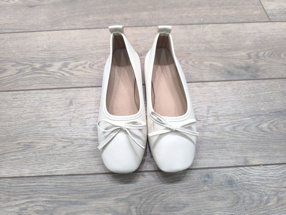 Белые балетки с бантиком, 35 размер