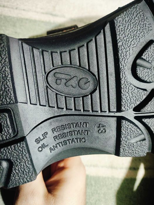 Рабочая обувь с защитной вставкой