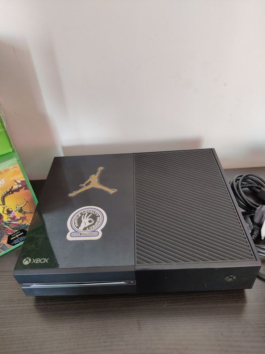 Xbox One 500GB + 3 игри