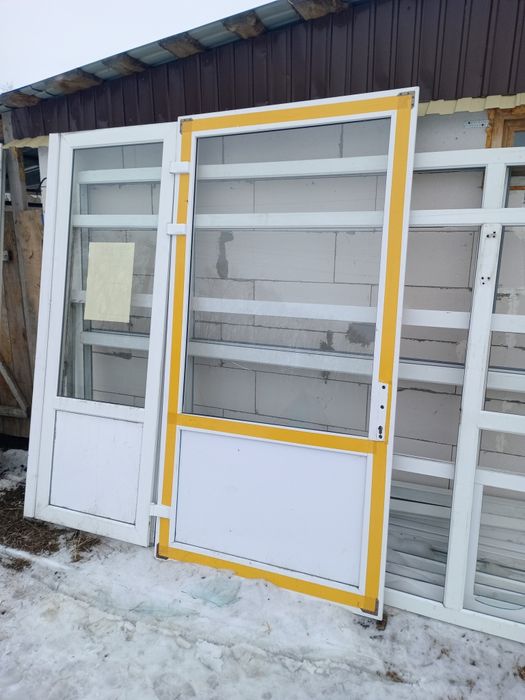 Пластиковые двери перегородки, б/у