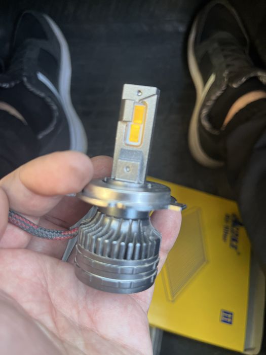 Продам LED лампы H4