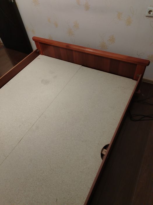 Продаю двуспальную кровать