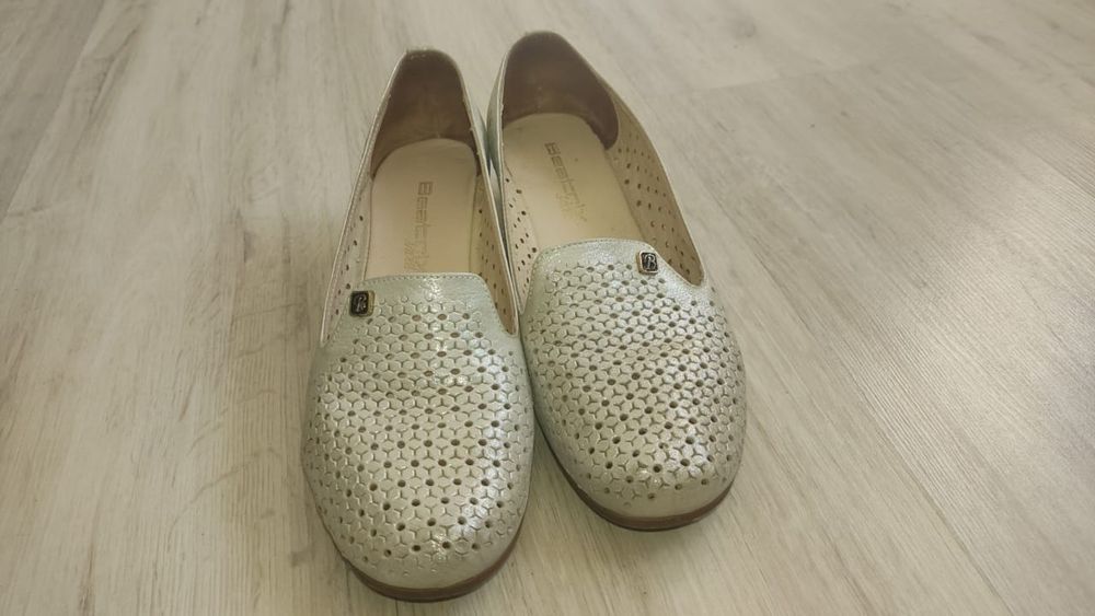 Продам туфли и балетки.