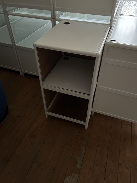 Стелжи за магазин