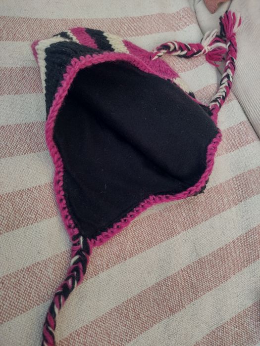 Зимна дамска шапка