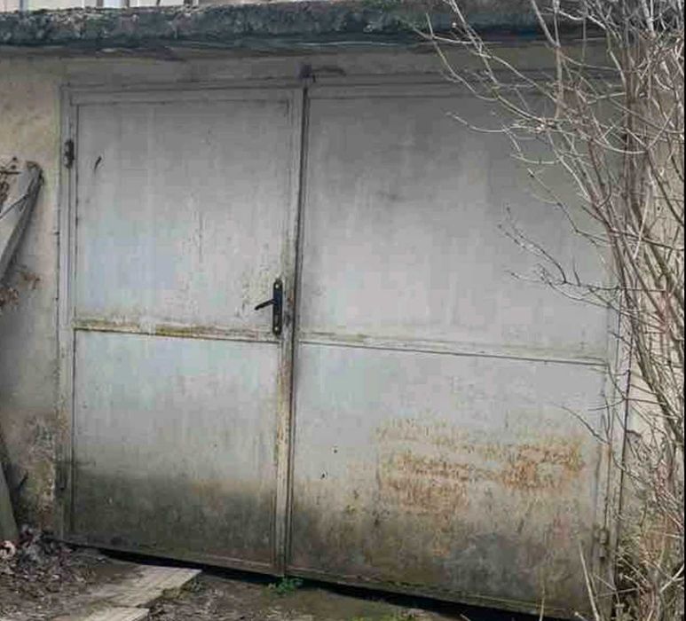 Втори етаж от къща с гараж за продажба – западно от парк Розариум, гр. Казанлък