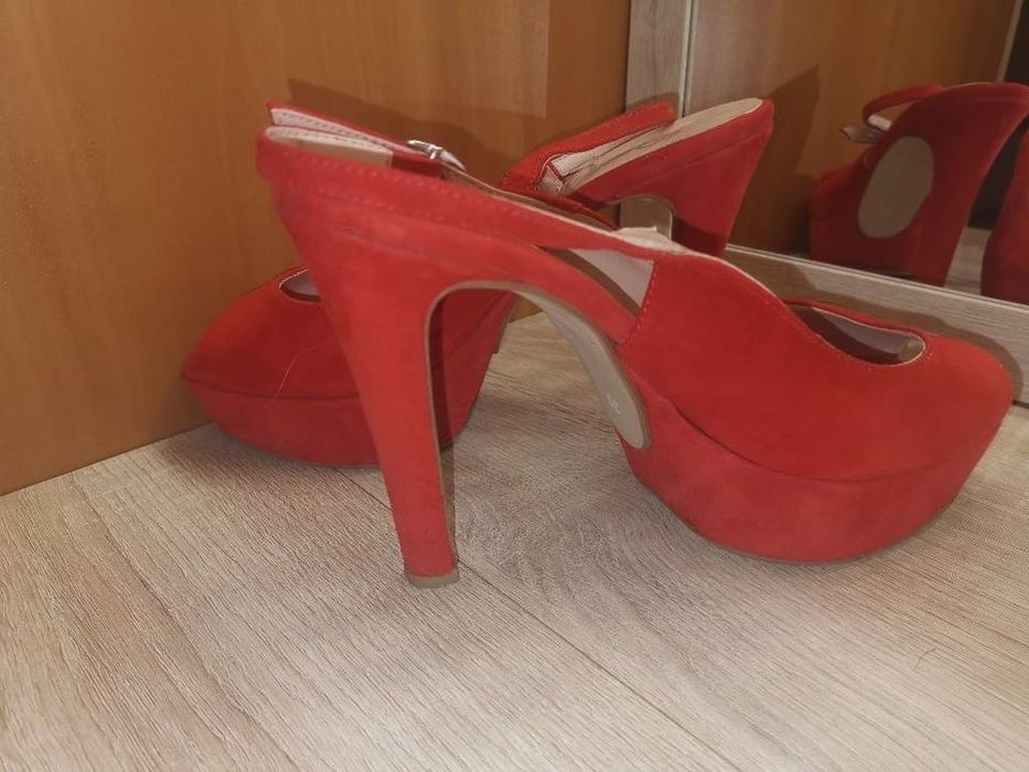 Дамски обувки/токчета от естествен велур, размер 39