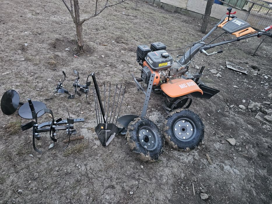 Vând motocultor!