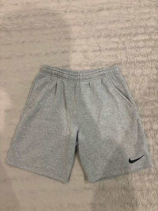 Къси гащи Nike.