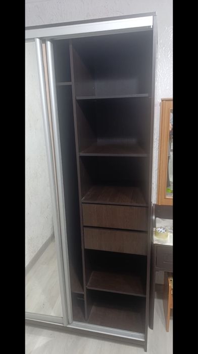 Продается шкаф -купе б/у в отличном состоянии