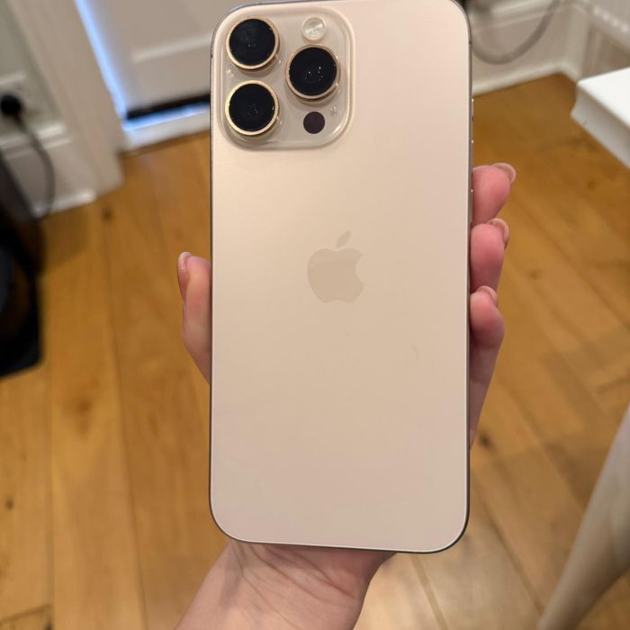 Vand iPhone 16 pro max 256.