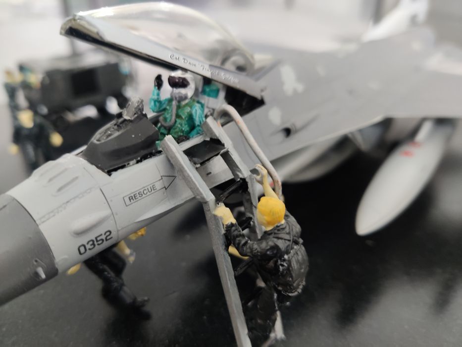 Diorama avion F-16 C/J  la scara 1/48