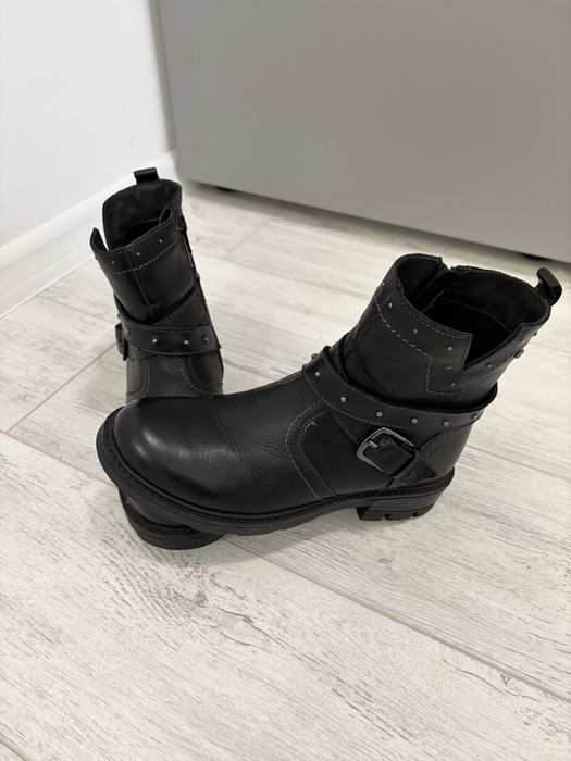 Cizme marimea 34 in state buna