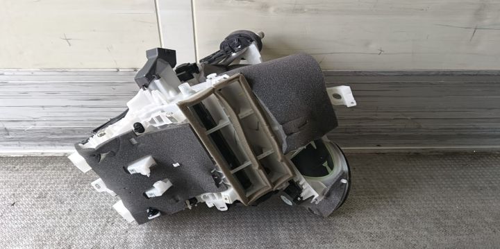 Aeroterma bord 9824205580 Peugeot 208 prima generatie (facelift)