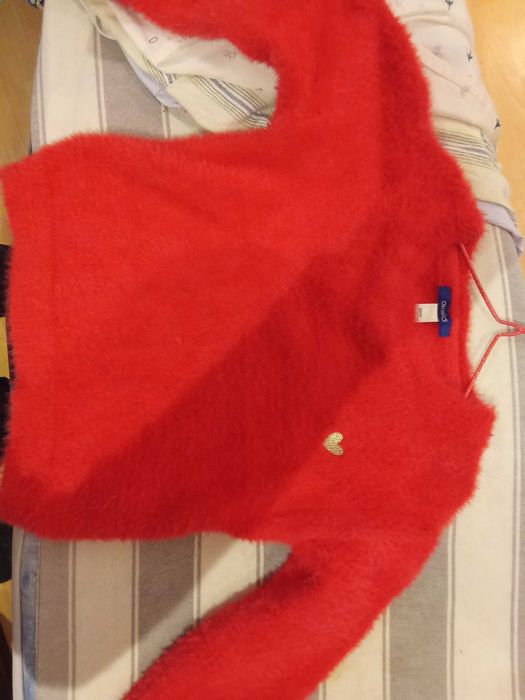 Зимни пуловери 6-8 г.-2 евро.