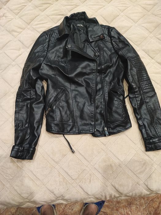 Продам куртку кожаную.