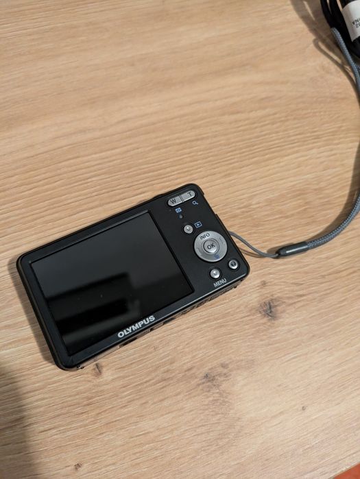 Фотоапарат - Винтидж Снимки - Olympus 14 мегапиксела КАТО НОВ!