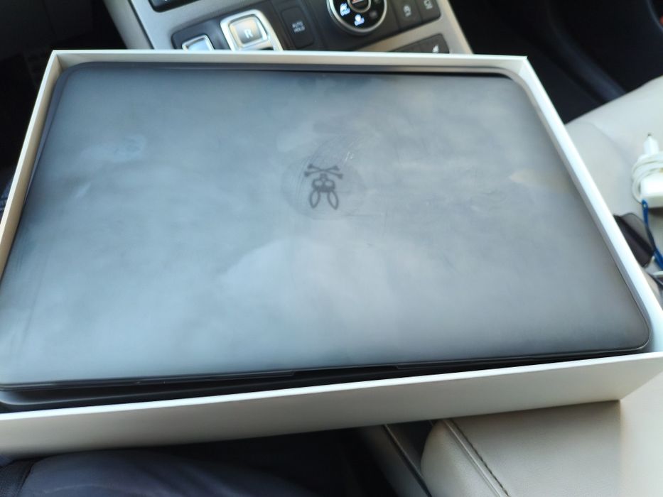 Продам MacBook air 2018