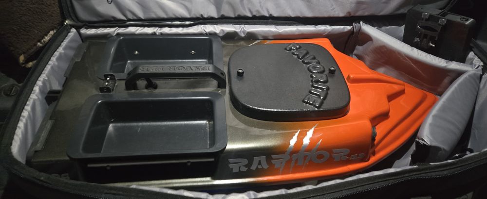 Продам прикормочный кораблик Raptor Favorite
